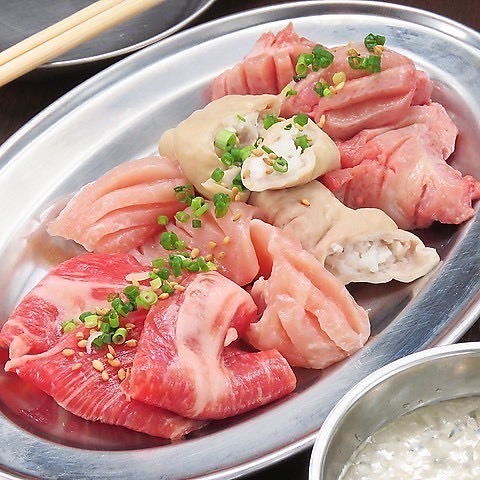 名物「ぼんず盛」— ホルモン好きに贈る至高の一皿